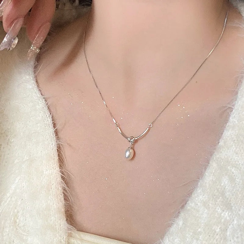 Pearl Simple Elegant Pendant Necklace