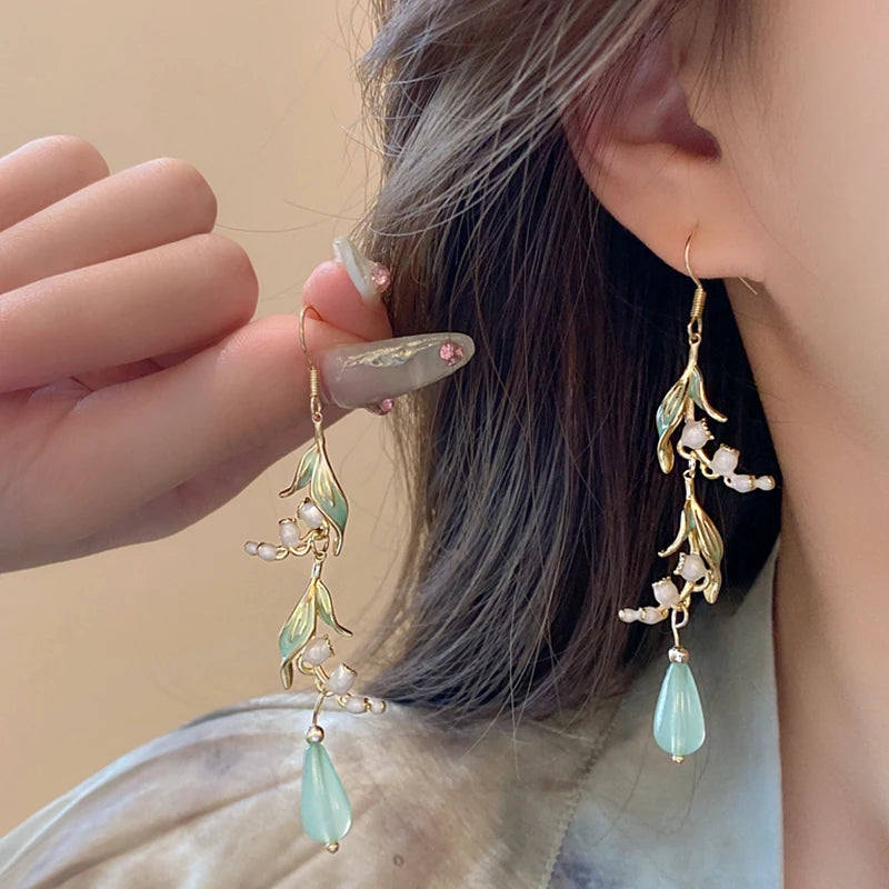 Valley Leaf Water Drop Resin Dangle Earrings