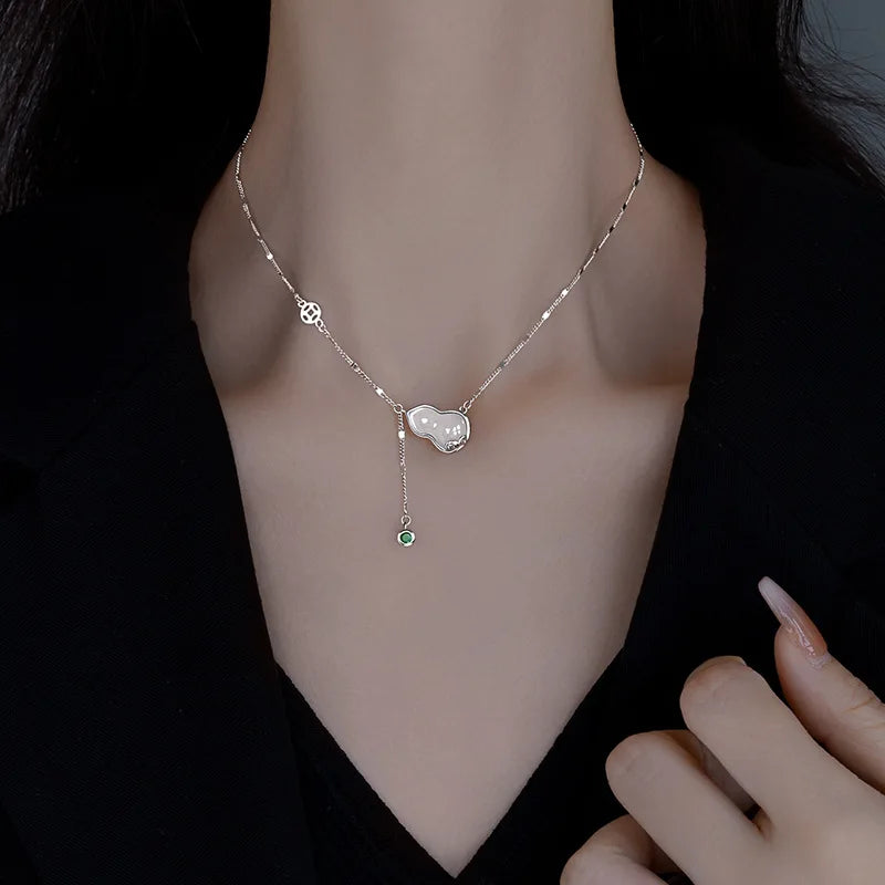Pearl Simple Elegant Pendant Necklace