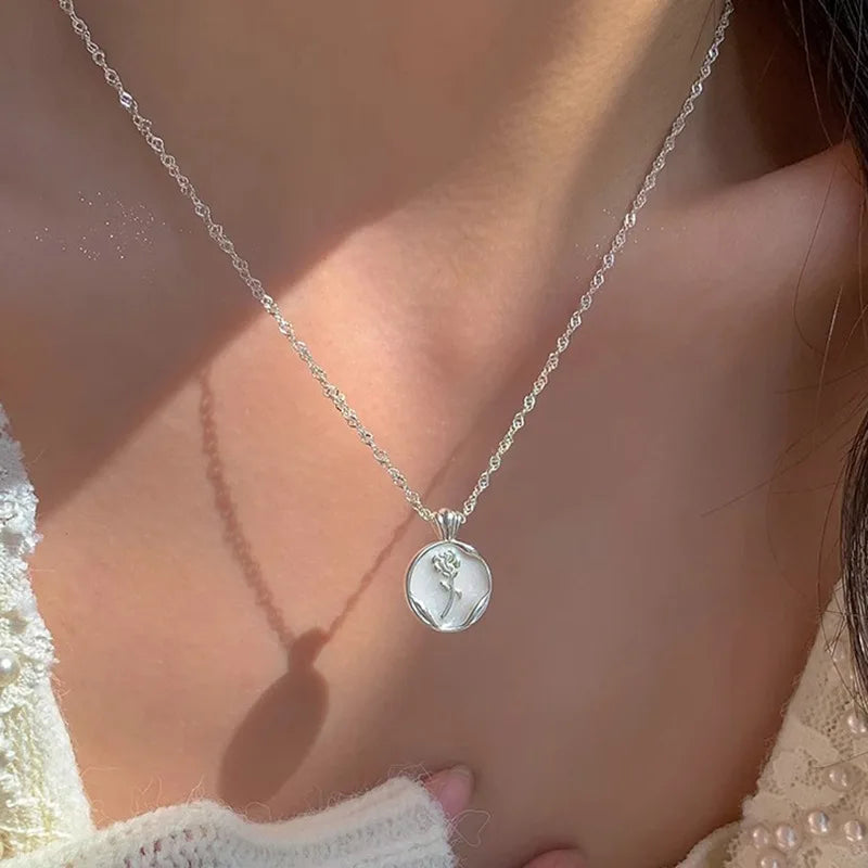 Pearl Simple Elegant Pendant Necklace