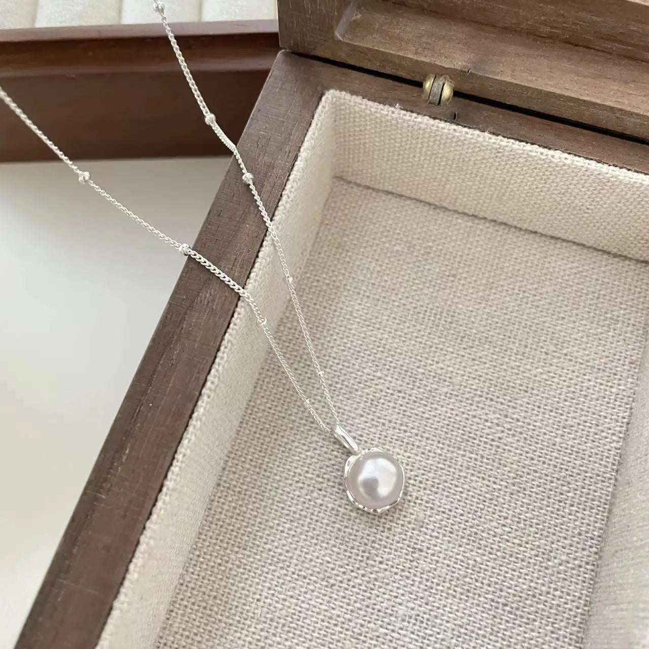 Pearl Simple Elegant Pendant Necklace